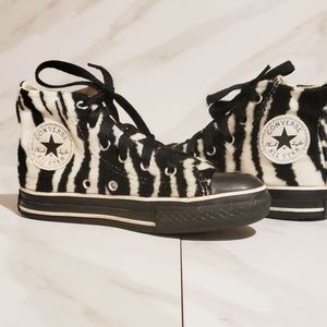 Zebra printed Girl's Converse high top